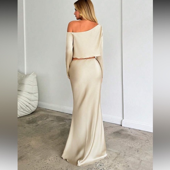 SHEIN 2 piece Off-Shoulder top and Skirt Set - Picture 2 of 4